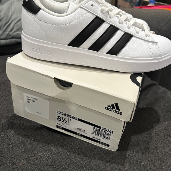 adidas Grand Court 2.0 NEW IN BOX white and Black Sneakers with Classic Design - Picture 2 of 4
